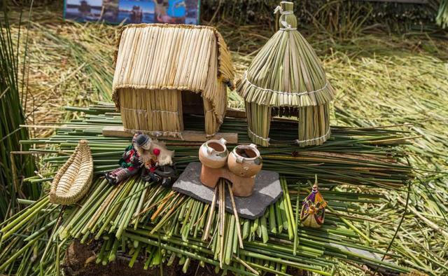 Hòn đảo dệt bằng cỏ trôi nổi trên biển suốt 1000 năm