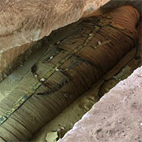 Video: Cận cảnh mở nắp quan tài chứa xác ướp 4.000 năm tuổi