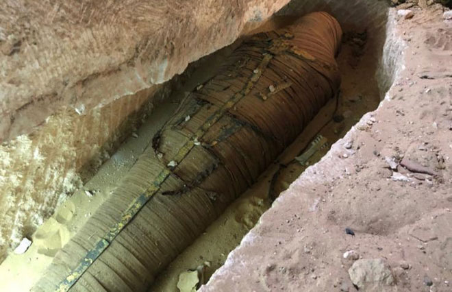 Quách chứa xác ướp thầy tu cấp cao Ai Cập mới được mở và truyền hình trực tiếp hôm 7/4.