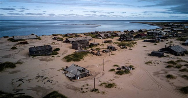 Ngôi làng Nga "biến mất" mỗi khi gió to, người dân không dám đóng cửa vào ban đêm