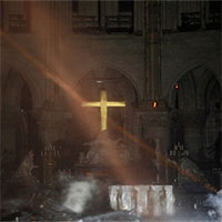 Cảnh tượng bên trong nhà thờ Đức Bà Paris sau vụ cháy