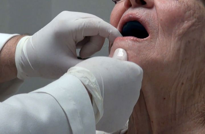 Tại sao tuổi càng cao, cảm giác về hương vị món ăn ngày càng kém?