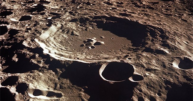 Trái đất của chúng ta có một "Mặt trăng rạn vỡ"