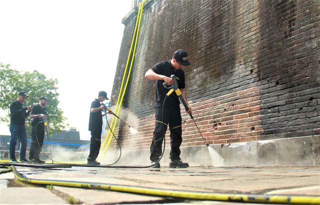 Steam Cleaning - công nghệ dùng để làm sạch cổng Ngọ Môn của Đại Nội Huế