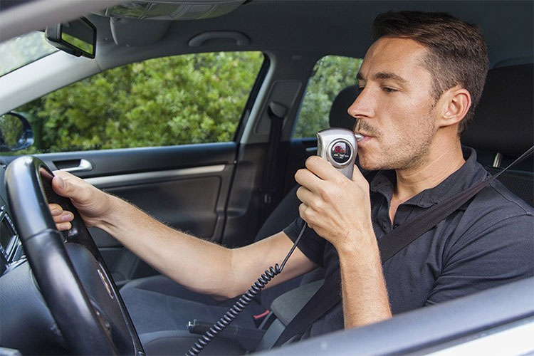 Những công nghệ trên ô tô ngừa lái xe say rượu gây tai nạn