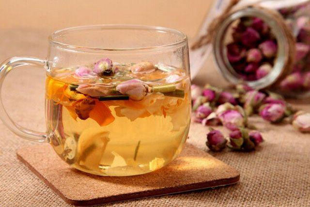 Từng cắt dạ dày, bị lao phổi, vợ chồng bác sĩ sống khỏe tới 80 tuổi nhờ 2 thứ này