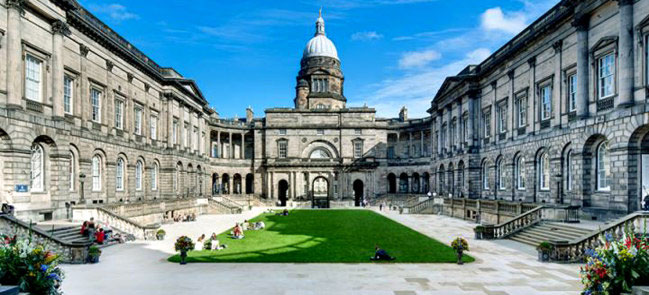 Đại học Edinburgh, một trong những trường đại học nổi tiếng nhất thế giới.
