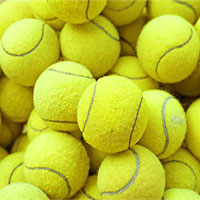 Vì sao bóng tennis có bề mặt xù lông màu vàng xanh?