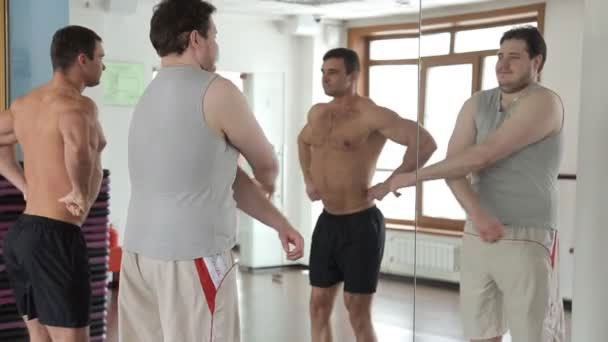 Tại sao vừa tập gym xong người to chật cả áo, về đến nhà thì lại hết?