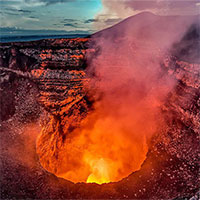 Hy hữu du khách sống sót sau khi rơi vào miệng núi lửa đang hoạt động ở Hawaii