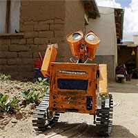 Cậu sinh viên chế tạo thành công Robot Wall-E từ vật liệu thu lượm được ở bãi rác