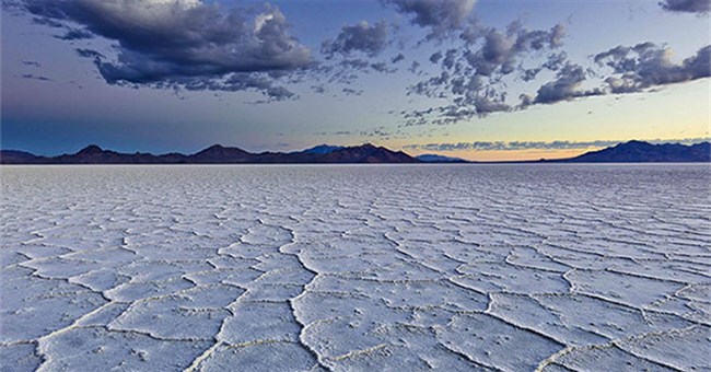 Đá tự di chuyển, cá quỷ và những điều ít biết ở Thung lũng Chết