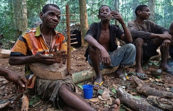 Bên trong bộ lạc gần 50% trẻ em không thể sống quá 5 tuổi ở châu Phi