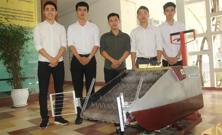 Ba chàng sinh viên với sáng chế nhặt rác thời đại 4.0