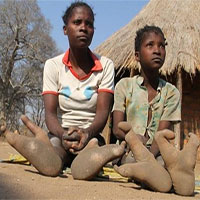 Bộ lạc “chân đà điểu“ kỳ lạ ở châu Phi