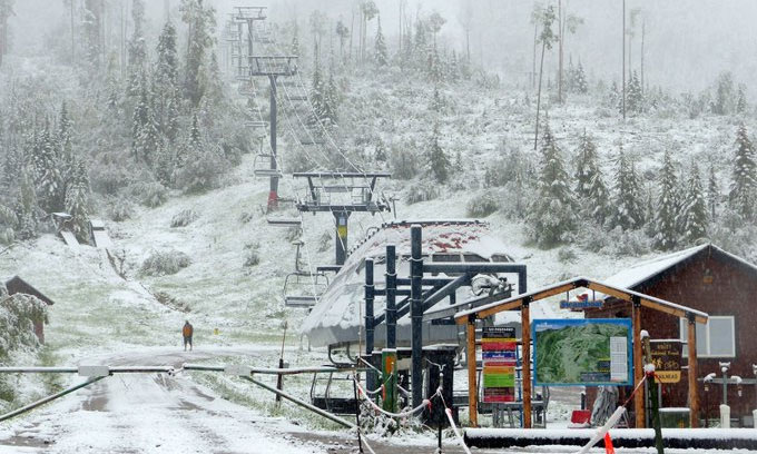 Người dân địa phương thích thú chia sẻ ảnh về hiện tượng hiếm gặp vào tháng 6 lên mạng xã hội.