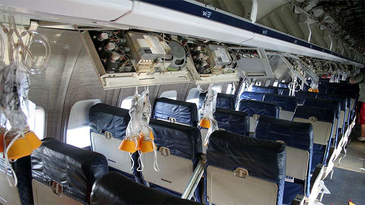Đây là những gì thực sự sẽ xảy ra nếu bạn muốn mở cửa máy bay khi đang ở giữa bầu trời