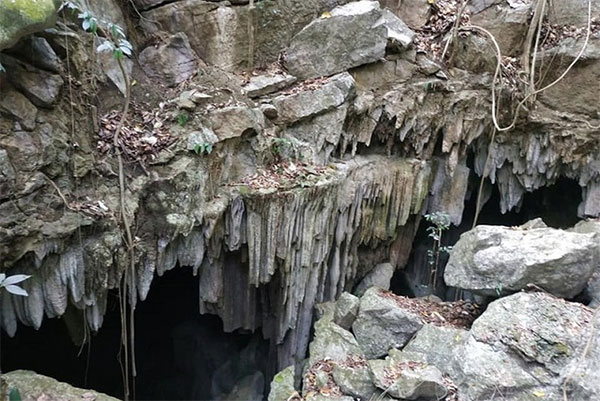 Phát hiện hang động thạch nhũ tuyệt đẹp, có hình thù kỳ lạ ở Quảng Trị