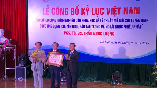 Bác sĩ có phương pháp mổ mang tên mình 