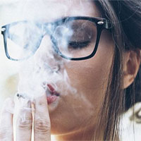 Không chỉ hại cho phổi, hút thuốc lá có thể gây mù lòa