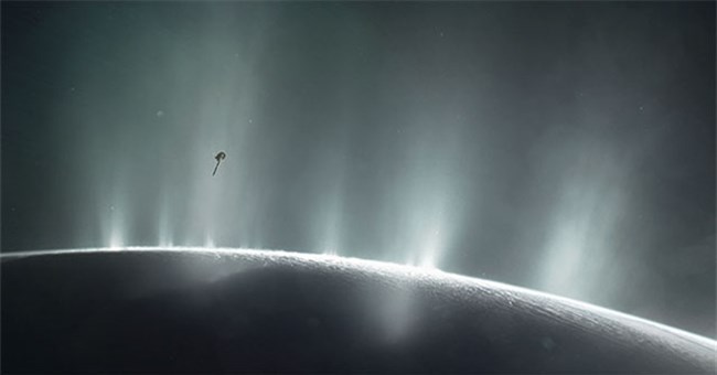 Một mặt trăng ngoài hành tinh đang "đến tuổi" sinh ra sự sống