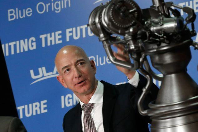 Lý do tỷ phú Jeff Bezos chi hàng tỷ USD cho công nghệ vũ trụ
