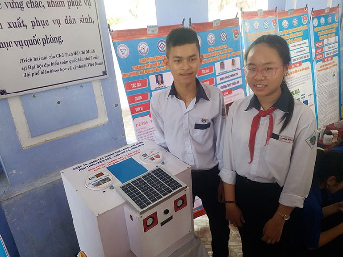 Thùng rác 4.0 thân thiện của nhóm học sinh giúp phân loại rác chính xác