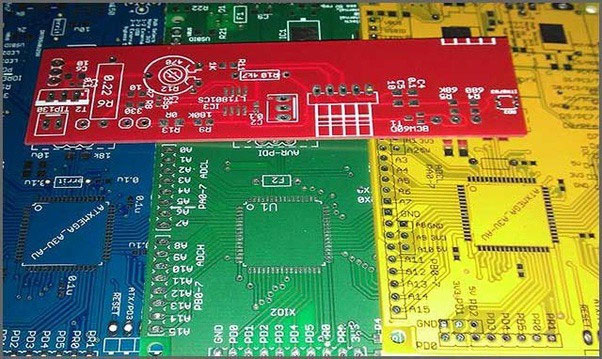 Tại sao hầu hết bảng mạch in lại có màu xanh lá cây trong khi của Apple lại màu đen?