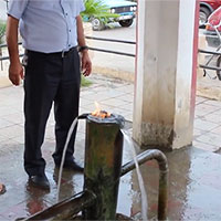 Suối nước bốc cháy như dầu ở Azerbaijan