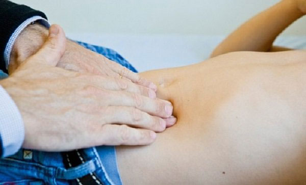 Đau bụng bên trái ngang rốn là dấu hiệu của bệnh gì?