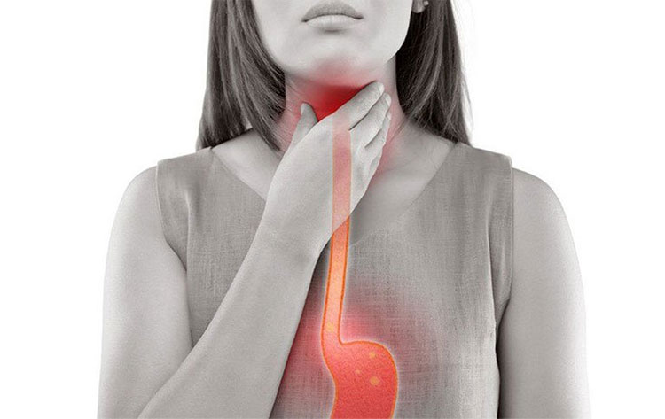 11 nguyên nhân khiến cổ họng có cảm giác bị vướng