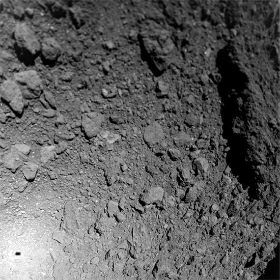 Những phát hiện mới về tiểu hành tinh Ryugu gần Trái đất