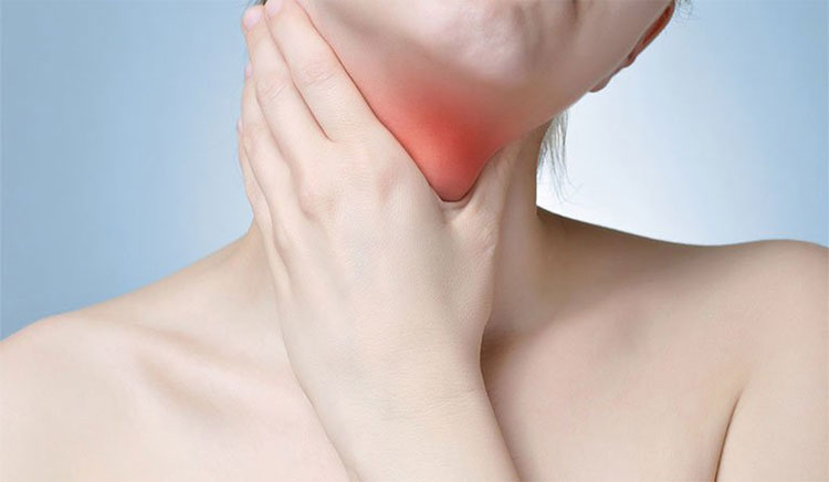 11 nguyên nhân khiến cổ họng có cảm giác bị vướng