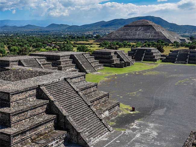 Kim tự tháp mặt trời ở Teotihuacan