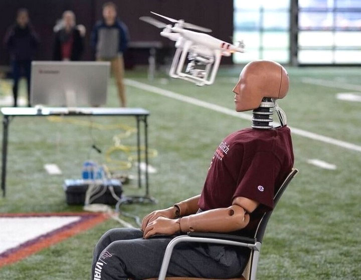 Điều gì sẽ xảy ra khi drone lao vào đầu chúng ta?