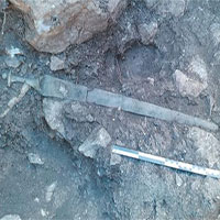 Thanh kiếm 3.200 năm tuổi nguyên vẹn dưới đá