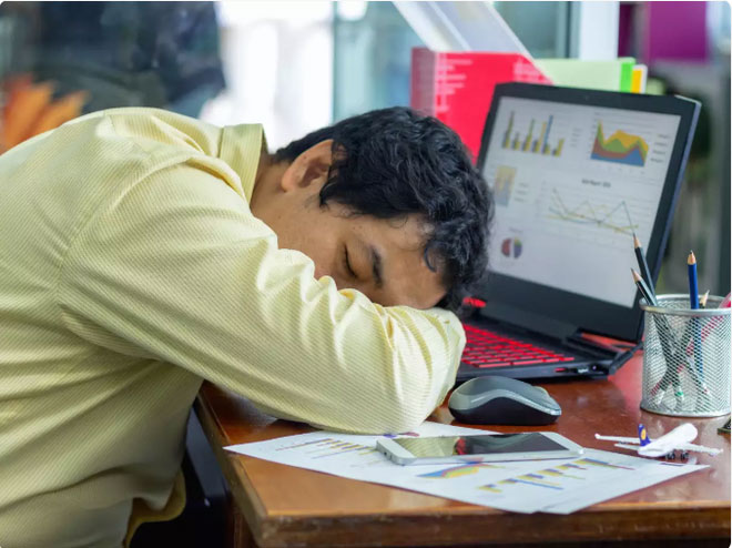 Lý giải khoa học cực kỳ thuyết phục cho hiện tượng ăn xong là thấy buồn ngủ của dân công sở