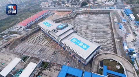 Cách người Trung Quốc di chuyển bến xe buýt 30.000 tấn để nhường đường cho tuyến tàu mới