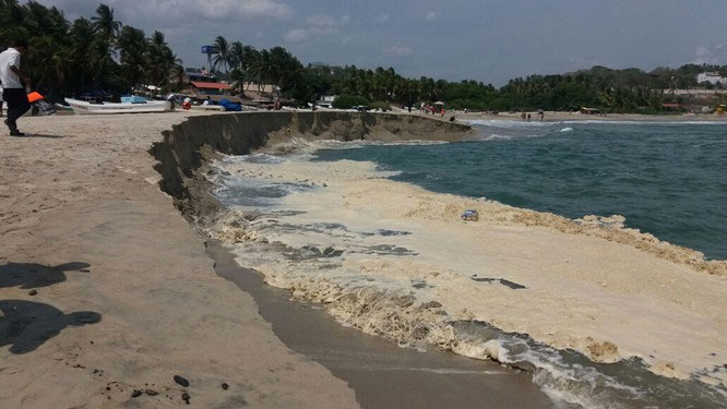 Người dân tại vùng biển Mexico hoảng hốt với hiện tượng có một không hai