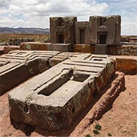 Những tàn tích ở thành cổ Puma Punku, Bolivia