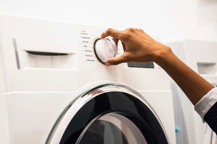 Giặt quần áo nhiều nước càng phát tán nhiều hạt vi nhựa
