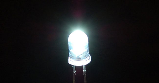 Nhóm các nhà khoa học làm ra được "pin Mặt Trời ngược", ở trong bóng tối cũng tạo được điện