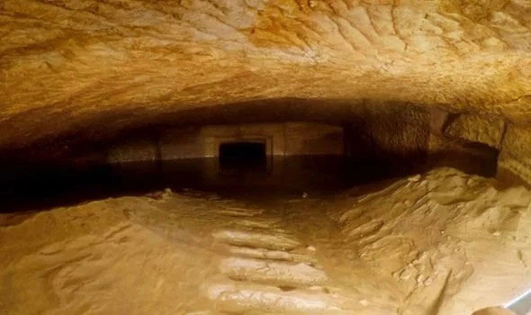 Phát hiện kinh ngạc trong mộ cổ 