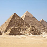 Kim tự tháp Giza có thể tập trung năng lượng điện từ vào một phòng bên trong nó