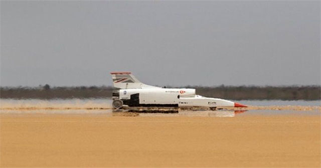 Siêu xe chạy với tốc độ 741km/h
