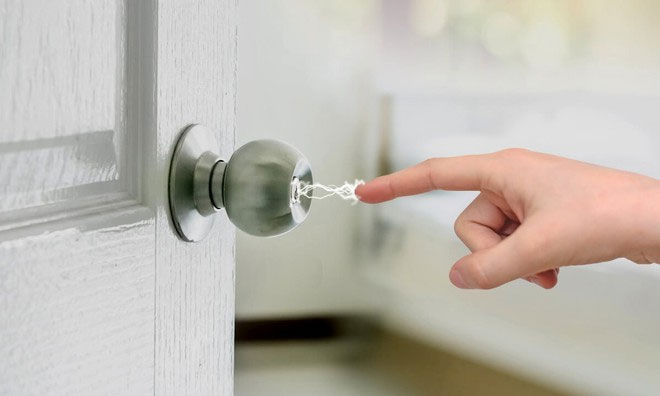 Cách tránh sốc tĩnh điện khi trời chuyển lạnh