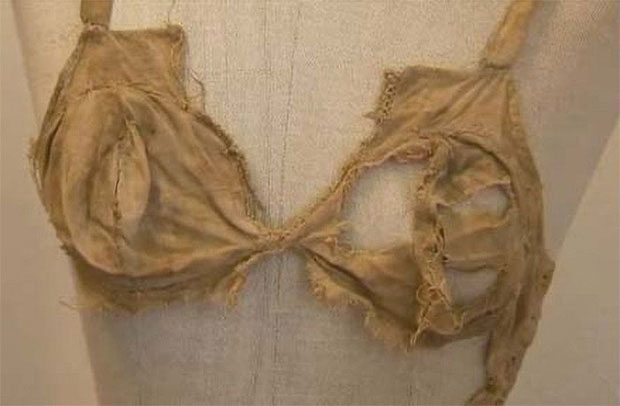Đồ lót dây nhỏ đã có từ 500 năm trước và điều này có thể viết lại một phần lịch sử ngành thời trang