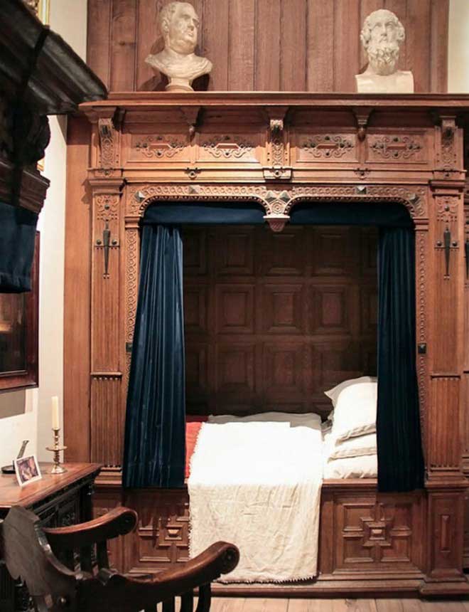 Tại sao nhiều người Châu Âu thời Trung cổ lại ngủ trong những chiếc giường hộp?
