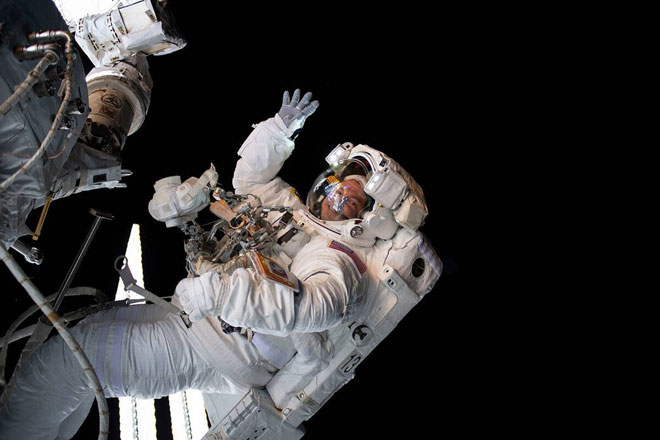 Bác sĩ đặc biệt trên Trạm vũ trụ quốc tế ISS