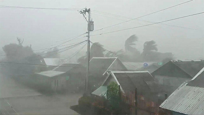 Bão Kammuri đổ bộ vào Philippines trong đêm, ít nhất 1 người chết